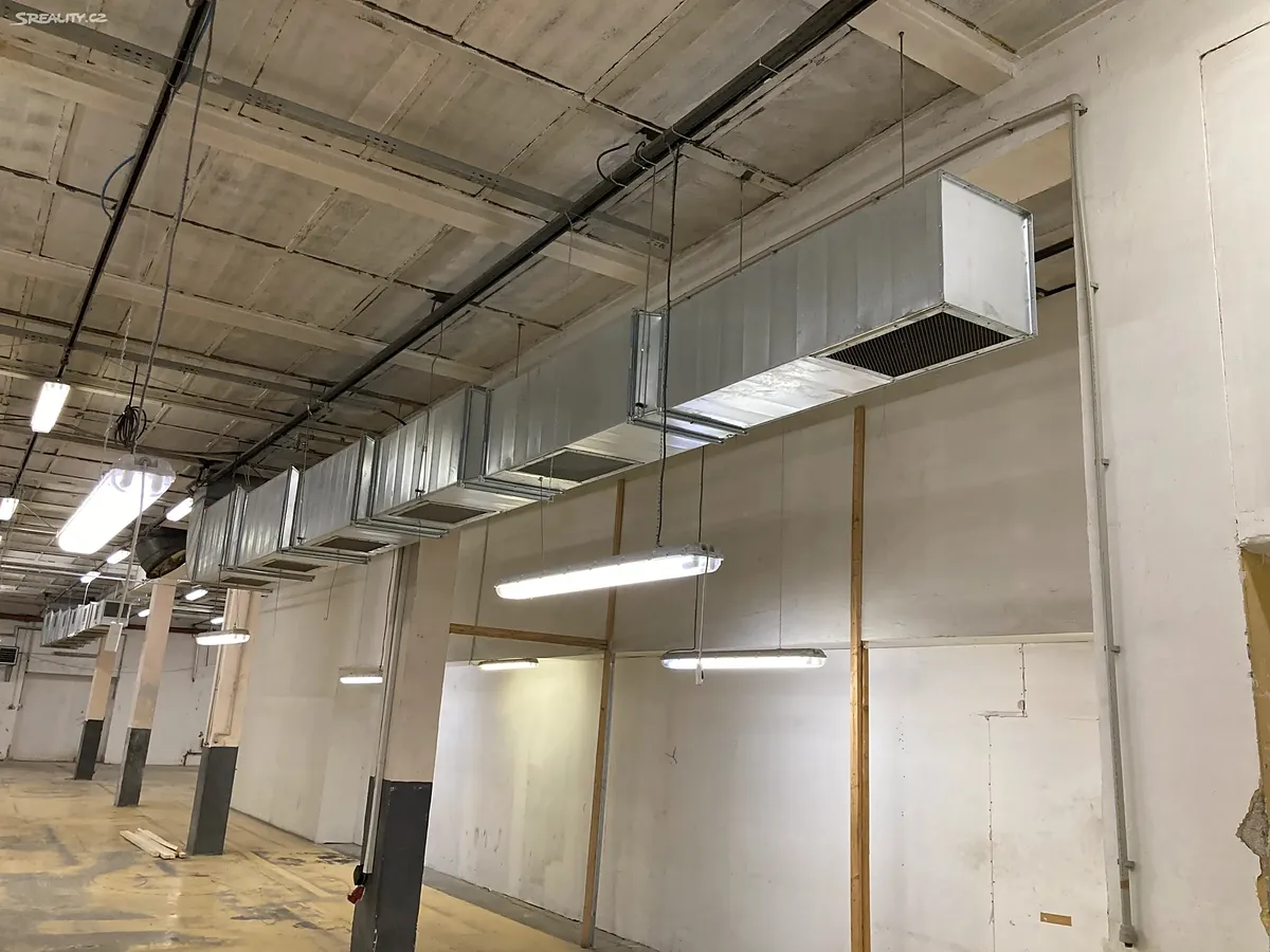 Pronájem skladového prostoru 371 m²